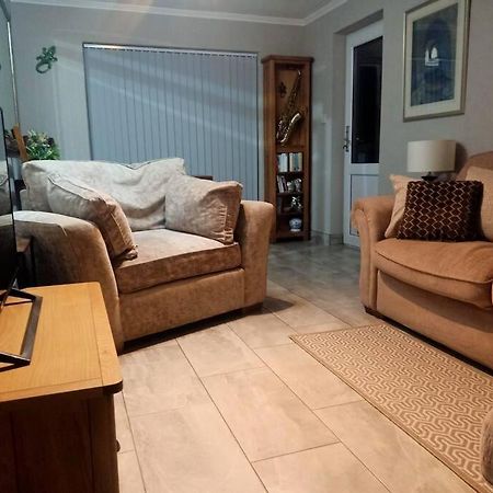 Lotus House Apartment Needingworth Ngoại thất bức ảnh