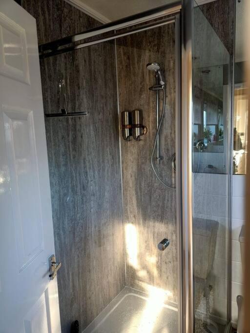 Lotus House Apartment Needingworth Ngoại thất bức ảnh